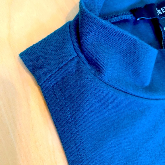 Mock Neck Crop Top - Picture 3 of 5